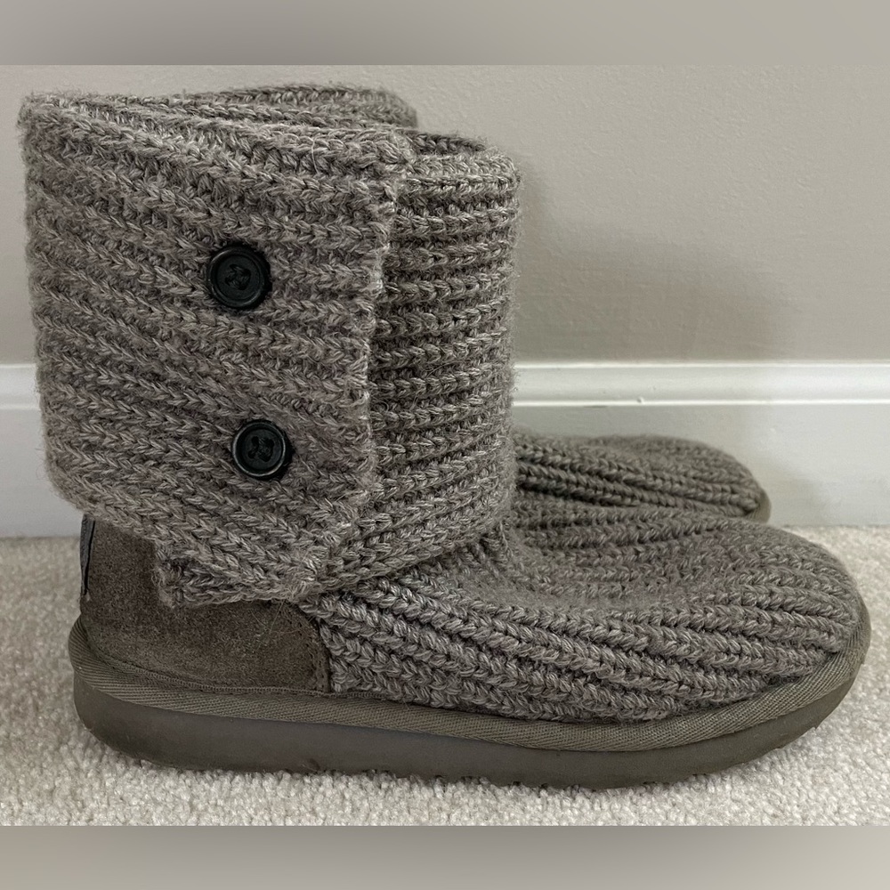 Ugg’s Youth 2 Grey